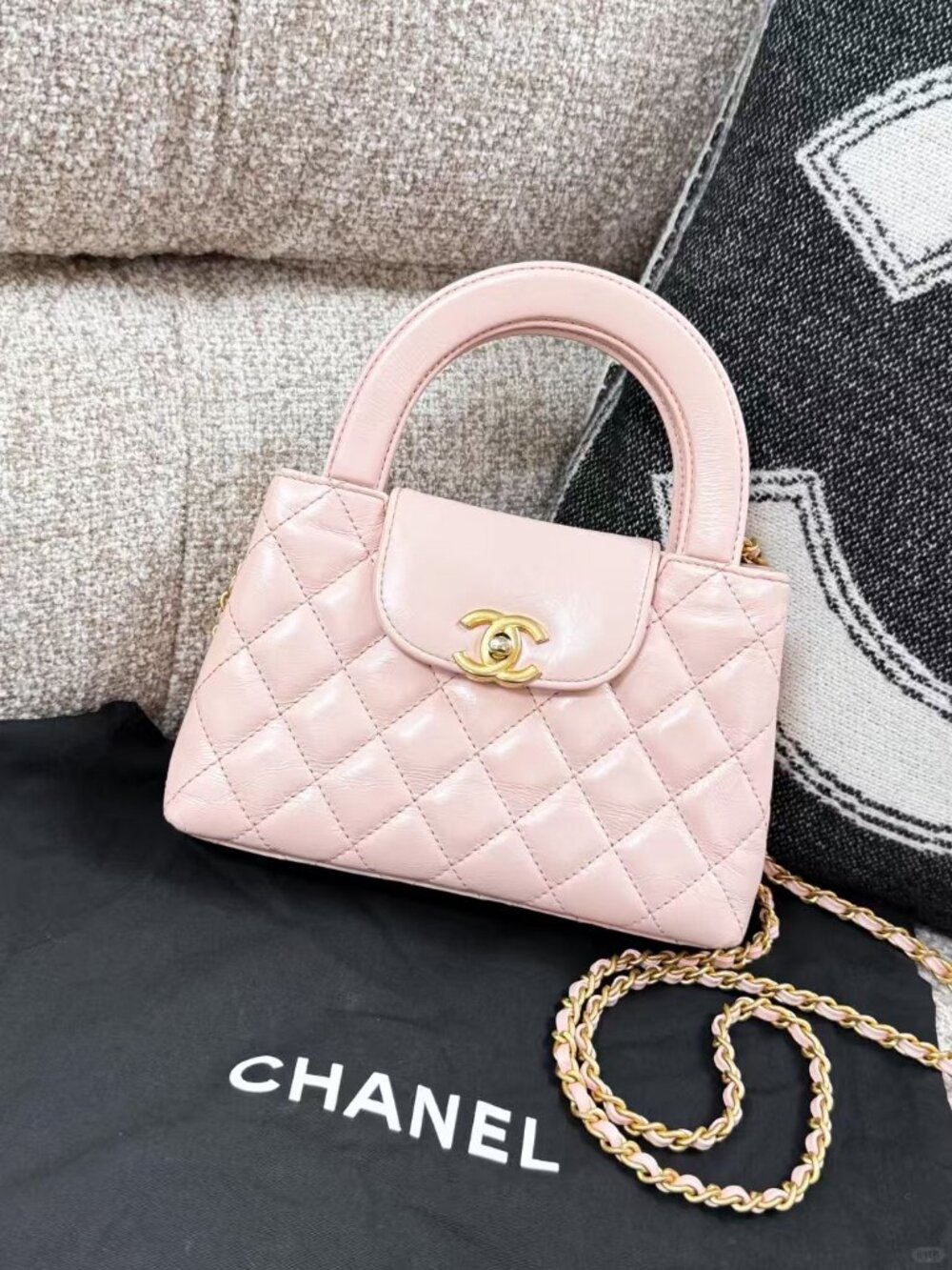 Classic CHANEL bag: A Stylish and Versatile Choice for Elegance